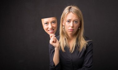 أعراض الاكتئاب المبتسم
