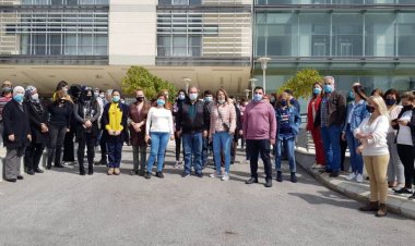 اعتصام للعاملين في اللبنانية امام فروع الشمال احتجاجا على قرار العودة الى دوام العمل الكامل