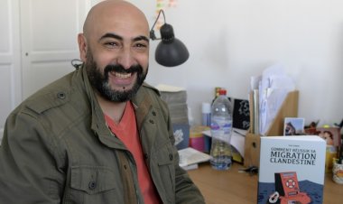 رسّام جزائري يجسد مآسي الهجرة غير القانونية في كتاب قصص مصورة