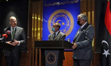 وزير الخارجية اليوناني يدعو القوات الأجنبية الى مغادرة ليبيا "في أقرب وقت"
