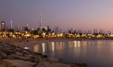 دبي تسمح للمطاعم بالعمل خلال صوم رمضان من دون تغطية الواجهات