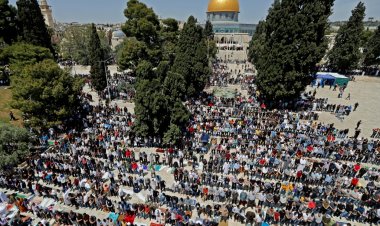 صلاة حاشدة في المسجد الأقصى في أول جمعة من رمضان منذ انتشار كوفيد
