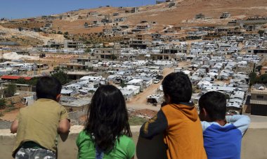 لبنان يلعب "ورقة" الإنهيار الأخيرة ويفشل... النازحون السوريون باقون