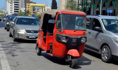 "التوك توك": من وسيلة نقل فردية إلى مهنة