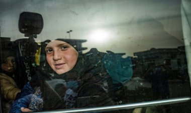 أكراد سوريا يُسلّمون روسيا 34 طفلا يتيما من أبناء مقاتلي تنظيم داعش