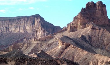 كاف الجنون … جبل في غرب ليبيا يُثير أساطير الجن