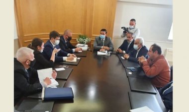 نجار عرض مع رودكوف وممثلي شركات روسية استثمارية اعادة اعمار المرفأ
