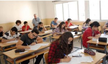 إقبال على المدارس الرسمية وخوف على السنة الدراسية