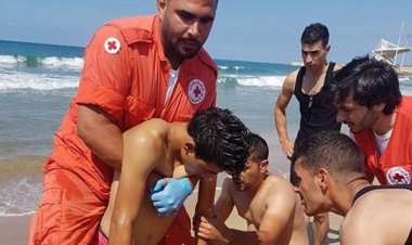 إنقاذ شخصين من الغرق في بحر صيدا
