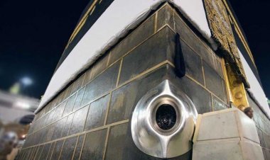 أمير سعودي يهاجم تركيا لاحتفاظها بأجزاء من الحجر الأسود