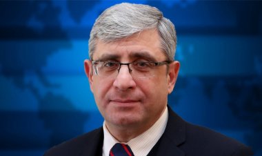 المجذوب وقع مستندات تحويل مستحقات مالية للمستعان بهم