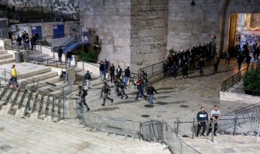 أكثر من 120 جريحا في مواجهات بين فلسطينيين والشرطة الإسرائيلية في القدس