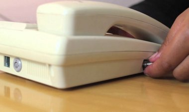 وزير الاتصالات يوضح صحّة تبديل رموز خطوط الهاتف الثابت