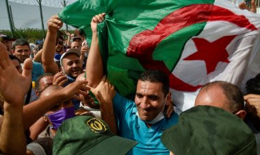 أحد رموز الحراك الجزائري ينتقد بشدّة تصريحات ماكرون