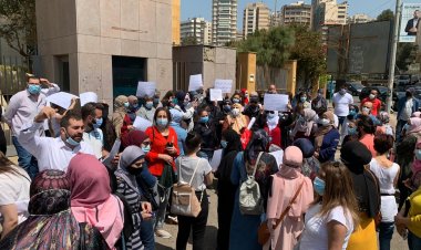 اساتذة الدوام المسائي لغير اللبنانيين من امام وزارة التربية  لبرفع الغبن والاسراع في دفع مستحقاتهم