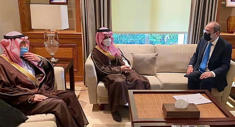وزير الخارجية السعودي في عمان لتأكيد وقوف بلاده إلى جانب الأردن