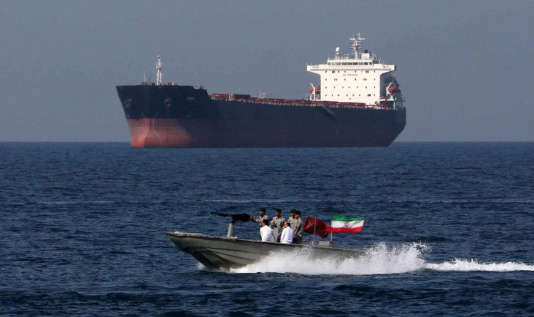 الباخرة الإيرانية تدخل المياه السورية والحمولة ستُنقل بالصهاريج إلى لبنان؟