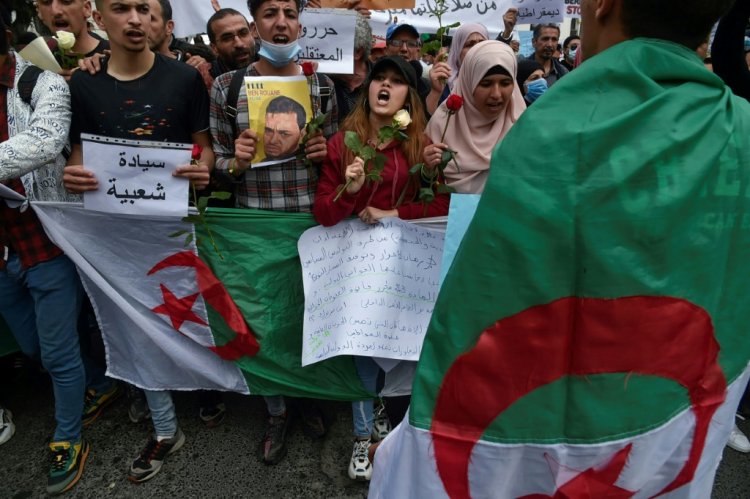 تظاهرة طالبية في الجزائر تطالب بالإفراج عن موقوفين من الحراك