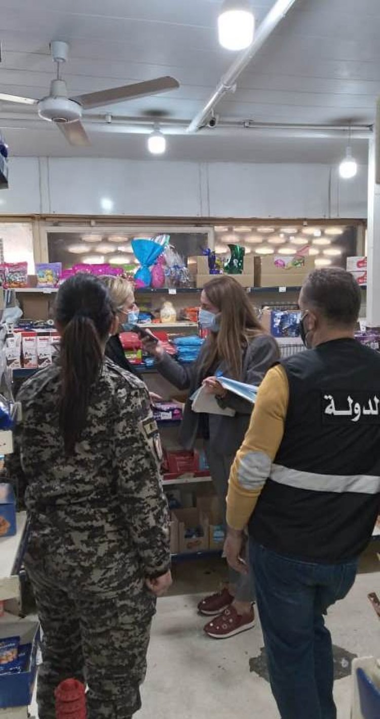 محاضر ضبط وإنذارات بحق محال سوبرماركت تخزن مواد غذائية مدعومة في جبيل والبترون