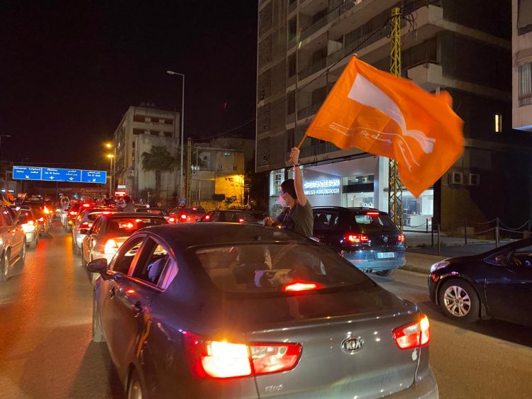 بالصور والفيديو: دعمًا لمواقف عون...  مسيرات سيّارة لمناصري "التيار" على طريق بعبدا