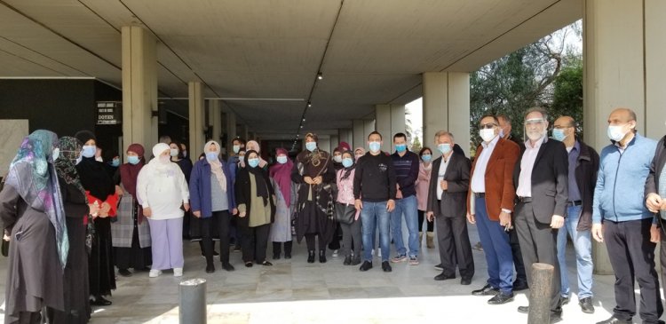 اعتصام للعاملين في الجامعة اللبنانية اعتراضا على قرار مجلس العمداء بالعودة الى دوام العمل الكامل
