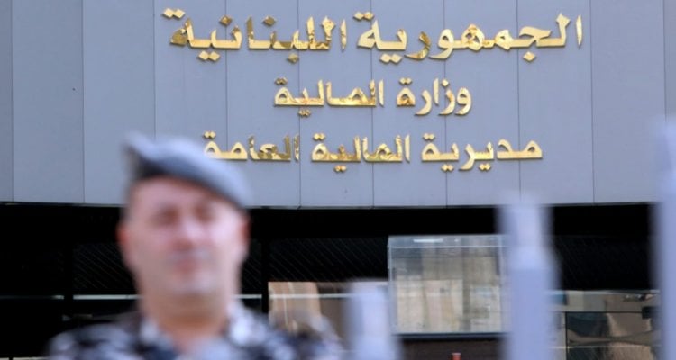 وزير المال يوقع عقد التدقيق الجنائي مع شركة الفاريز ومارشال