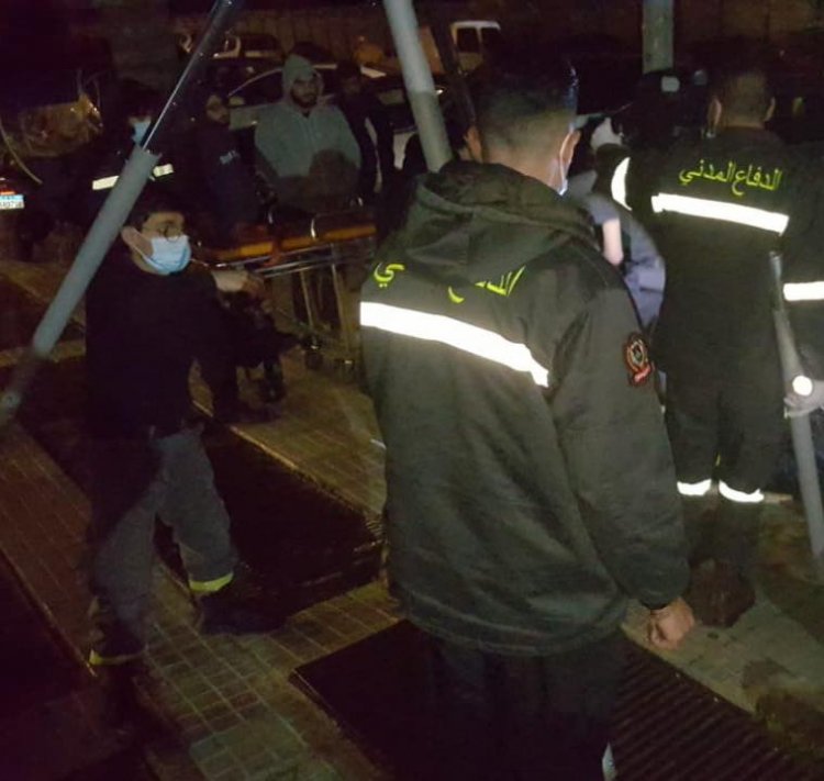 سقوط حائط دعم بين مبنيين في إنطلياس و3 أشخاص علقوا داخل غرفة