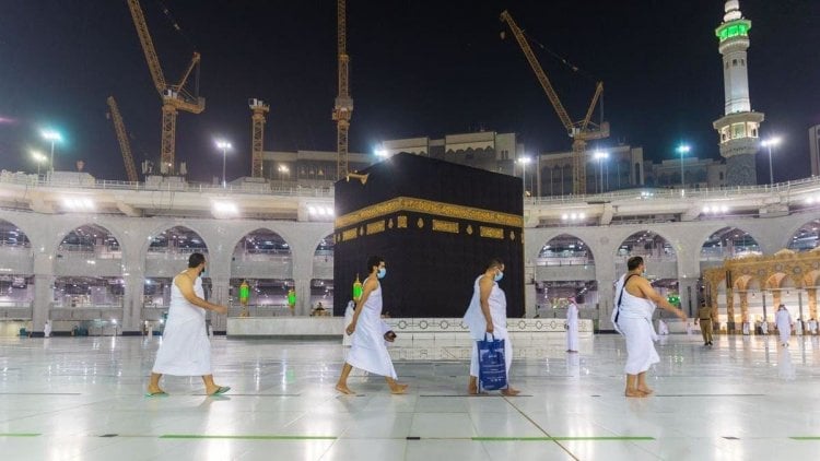 السعودية ستسمح لستين ألفا من سكّانها الملقحين بأداء شعائر الحج