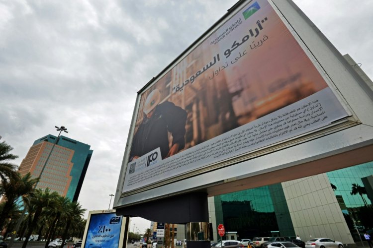 الحوثيون يعلنون استهداف السعودية بطائرات مسيرة وصواريخ بالستية