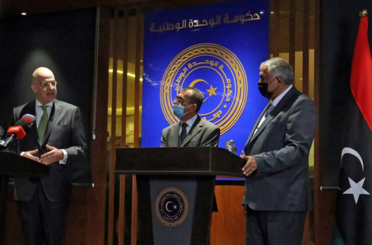 وزير الخارجية اليوناني يدعو القوات الأجنبية الى مغادرة ليبيا "في أقرب وقت"