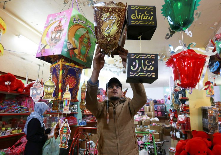 رمضان يهل وسط أزمة اقتصادية خانقة تنعكس سلبا على مآدب الافطار