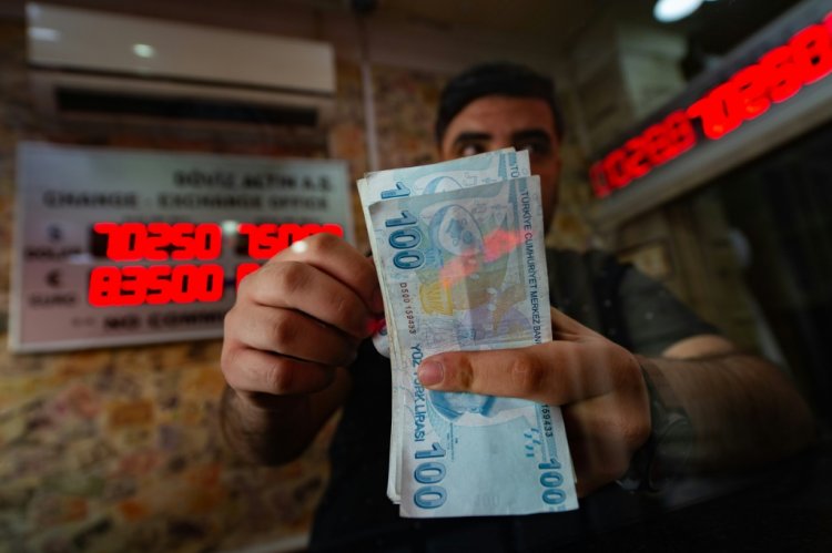 المصرف المركزي التركي يُبقي سعر الفائدة عند 19 بالمئة بعد تغيير مديره