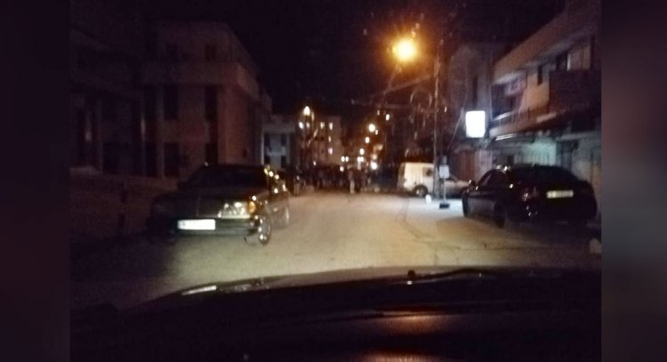 محتجون قطعوا بالسيارات طريق عام حلبا والطريق المؤدية الى السرايا احتجاجا على توقيف أحد أبناء المدينة