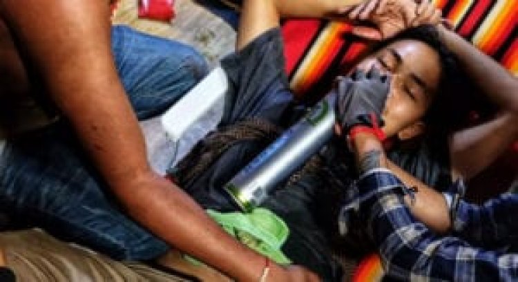 في بورما سكان رانغون يبحثون عن الأكسيجين في الشوارع من أجل المصابين بكوفيد