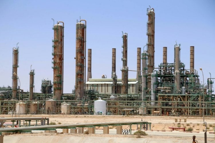 استئناف صادرات النفط من مرفأ رئيسي في ليبيا