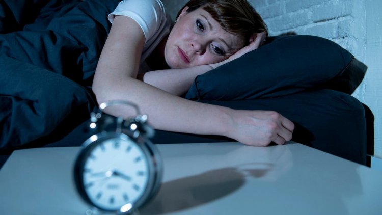 خطر يهدد النساء أكثر من الرجال.. احذرن النوم المتقطع ليلاً