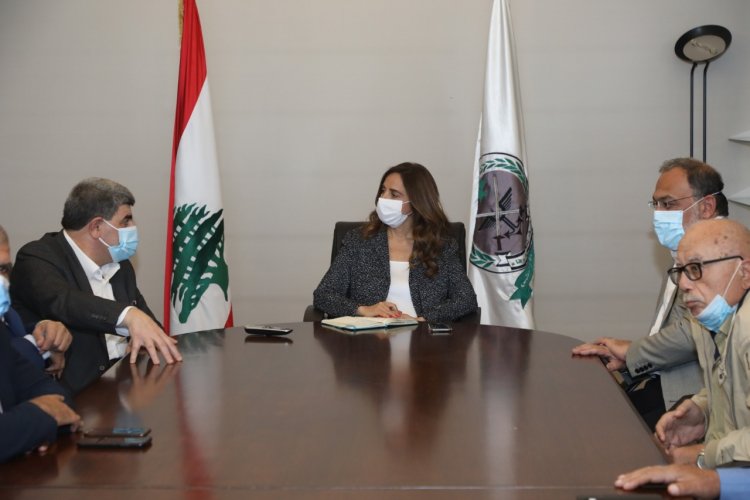 عكر بحثت مع اتحادات نقابات قطاع النقل البري حول خطة النقل وموضوع الدعم