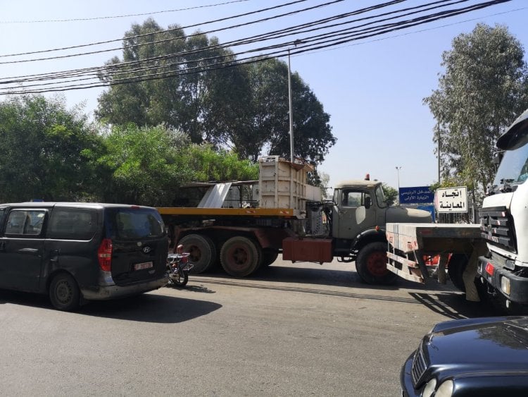 اقفال كل مراكز المعاينة الميكانيكية وعشرات الشاحنات والصهاريج تجمعت على المداخل والطرق المحيطة