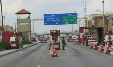 طفل حديث الولادة في علبة كرتون في صيدا... وتوقيف الجدة والام