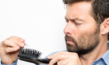 8 أطعمة تسبب ترقق وتساقط الشعر
