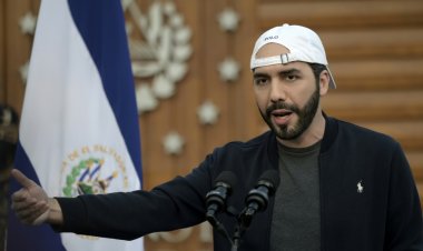 رئيس السلفادور يؤنب السفراء الأجانب لانتقادهم إقالة قضاة