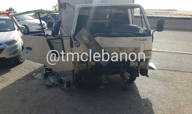 تصادم بين بيك آب ومركبة على اوتوستراد  المنصف
