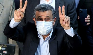 أحمدي نجاد يتقدم بترشيحه مجددا للانتخابات الرئاسية في إيران