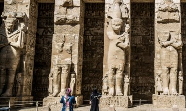 مصر تمنح موظفي السياحة أولوية الحصول على لقاح كورونا