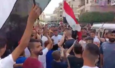 مسيرة غاضبة لاهالي الجرحى السورييين في جبل محسن