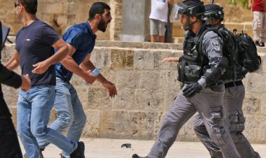 تجدد المواجهات بين الشرطة الإسرائيلية والفلسطينيين في باحة المسجد الأقصى