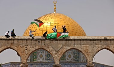 اللقاء الأول للرئيس الفلطسيني مع وزير دفاع إسرائيلي داخل "إسرائيل" منذ 2010