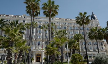 أثاث فندق كارلتون في مدينة كان الفرنسية بيع بالكامل في مزاد