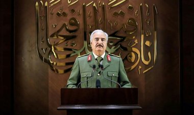 هل يلعب حفتر الورقة السياسية بعد هزيمته العسكرية في ليبيا؟