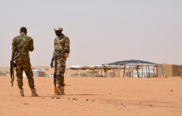 مقتل 16 عسكرياً وفقدان آخر في كمين في غرب النيجر